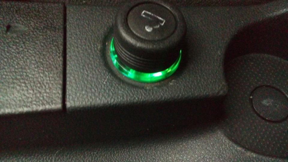 замена лампочки подсветки прикуривателя)) — Lada Приора седан, 1,6 л ...