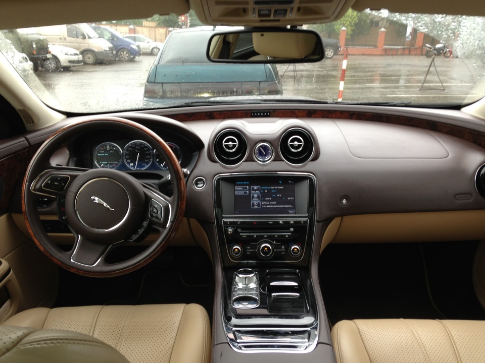 Jaguar XJ range 2012 салон