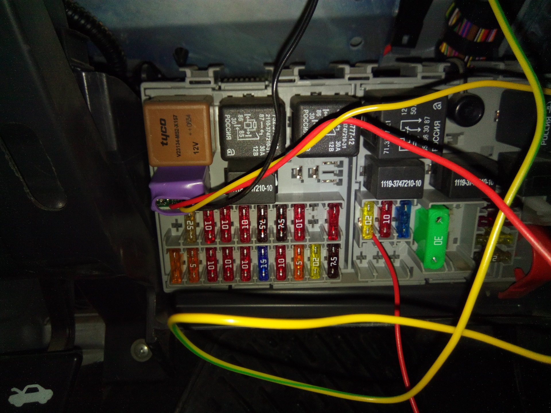Предохранители дхо. Где взять питание с ходовых огней Приора 2. Куда выходит напряжение на ходовые огни Приора.