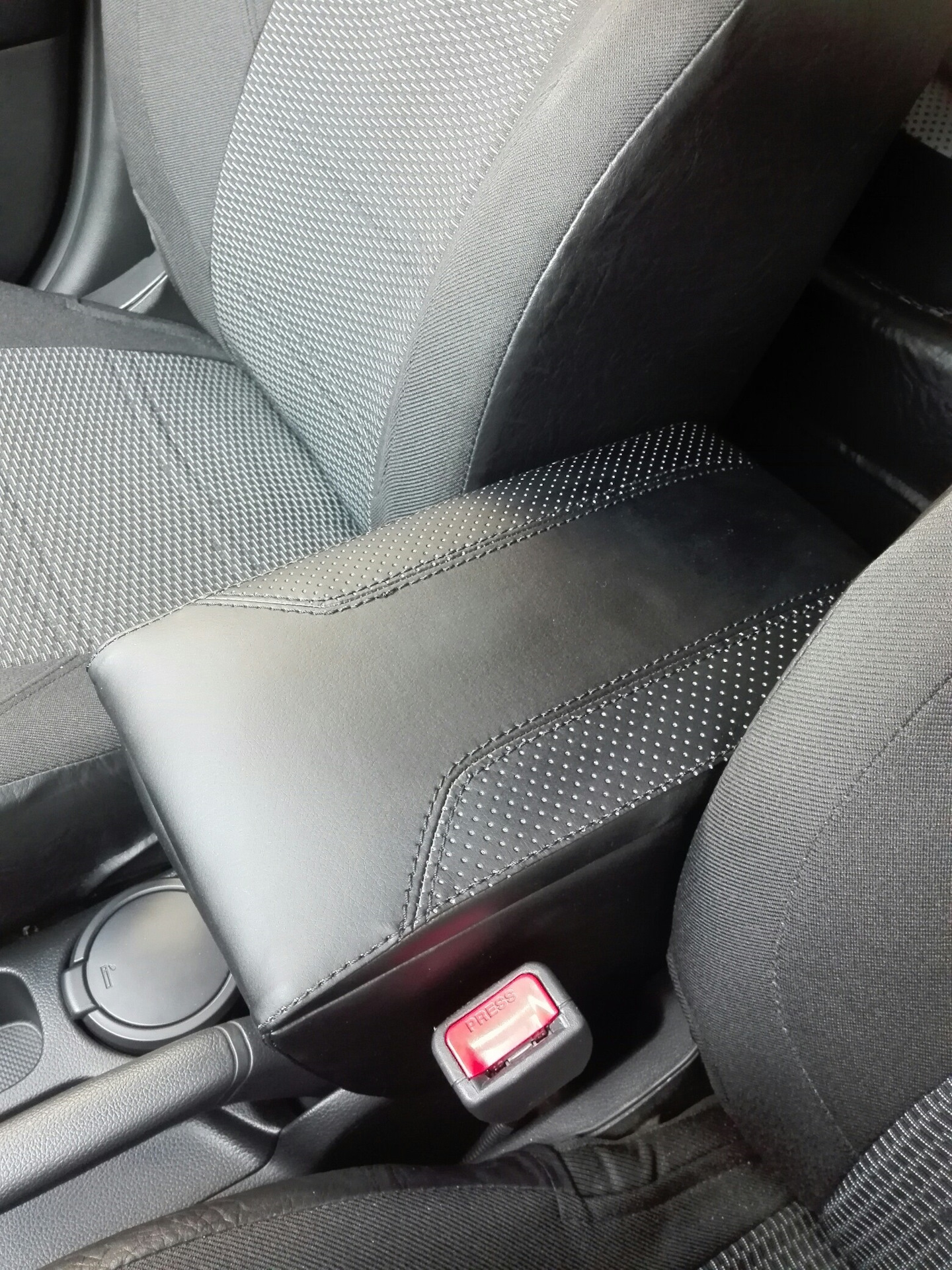 Как снять подлокотник киа рио 2 Поставил подлокотник - KIA Rio (3G), 1,4 л, 2013 года стайлинг DRIVE2