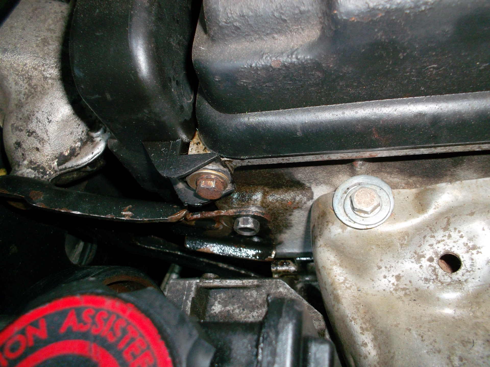 Масло в районе грм. Грм ситроен в масле. Сальники грм приора. K9k течь масла в районе грм. Гранта 8 кл течет масло со стороны грм.