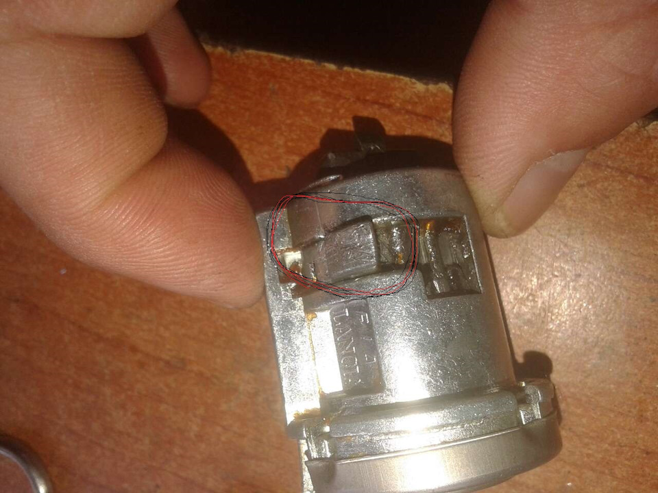 Подклинивает замок зажигания. Сделано. — Alfa Romeo 146, 1,6 л, 1996 ...