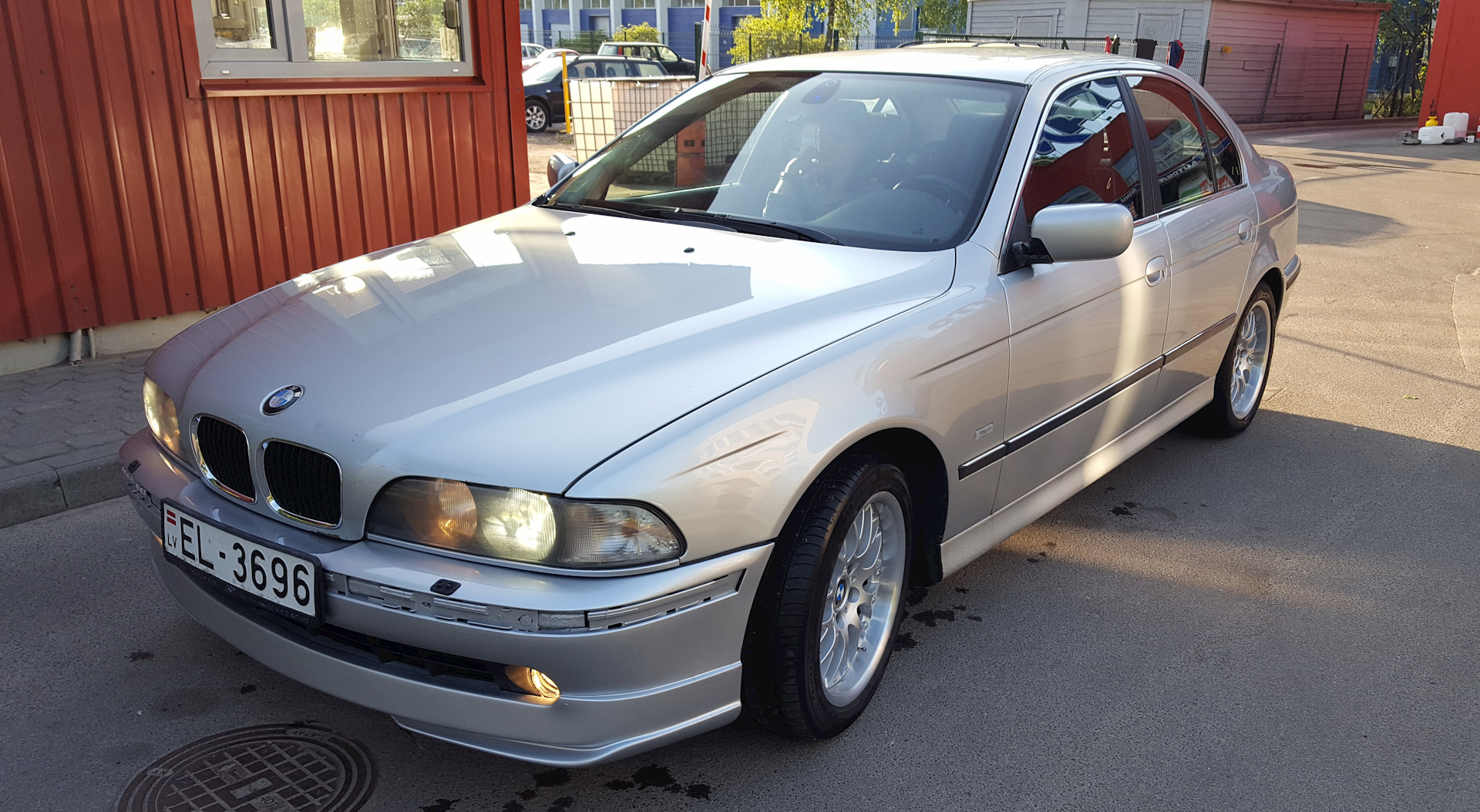 Вопрос по молдингам. — BMW 5 series (E39), 2,5 л, 1999 года | стайлинг |  DRIVE2