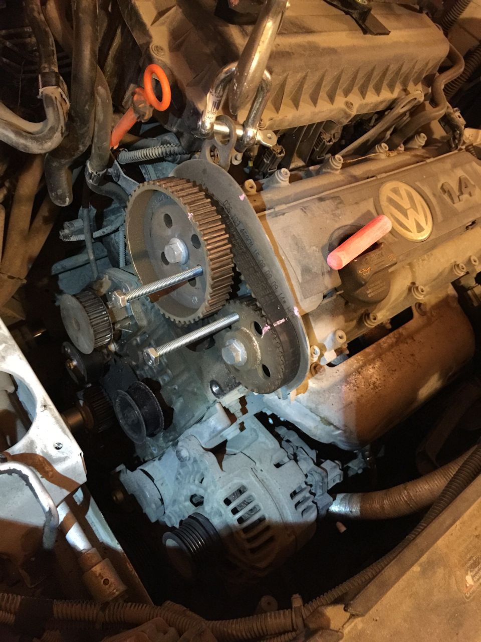 Фольксваген поло 1 8 как поменять помпу Замена Помпы потекла с холодами - Volkswagen Polo Mk4F, 1,4 л, 2007 года своими 