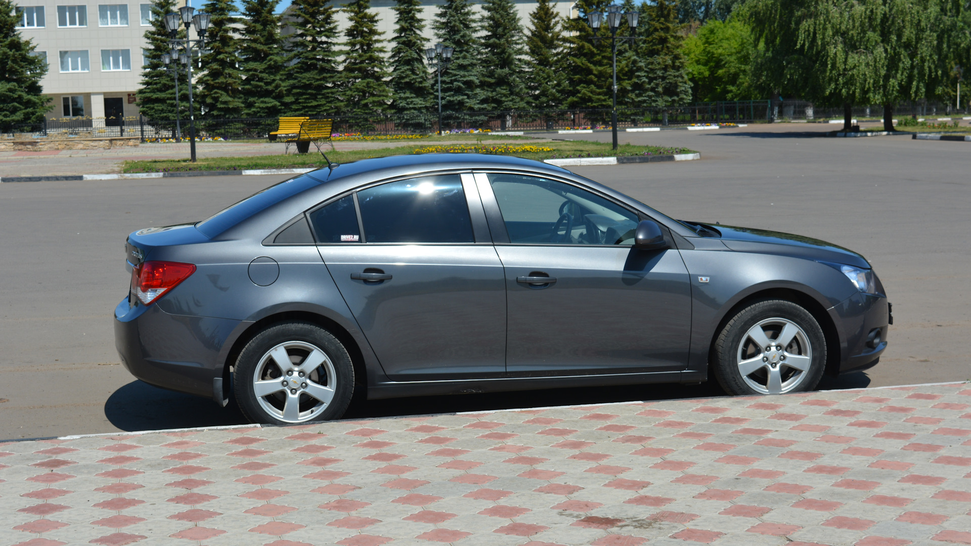 Серый металлик фото. Chevrolet Cruze 2014 серый.