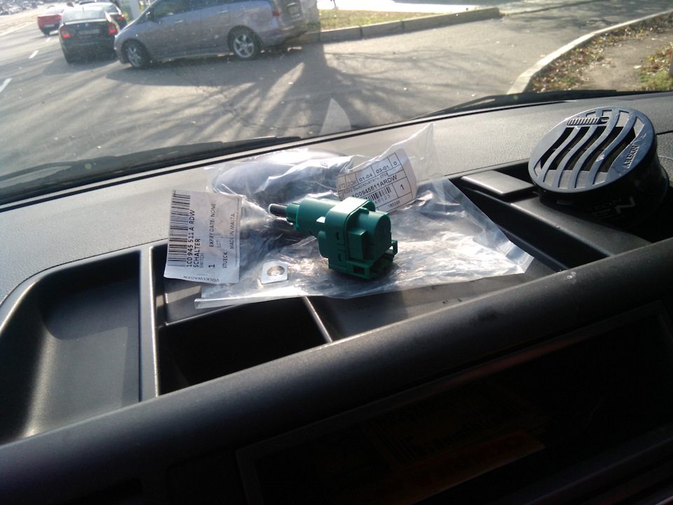 Замена лягушки под педалью тормоза 900руб. — Volkswagen Transporter T5 ...