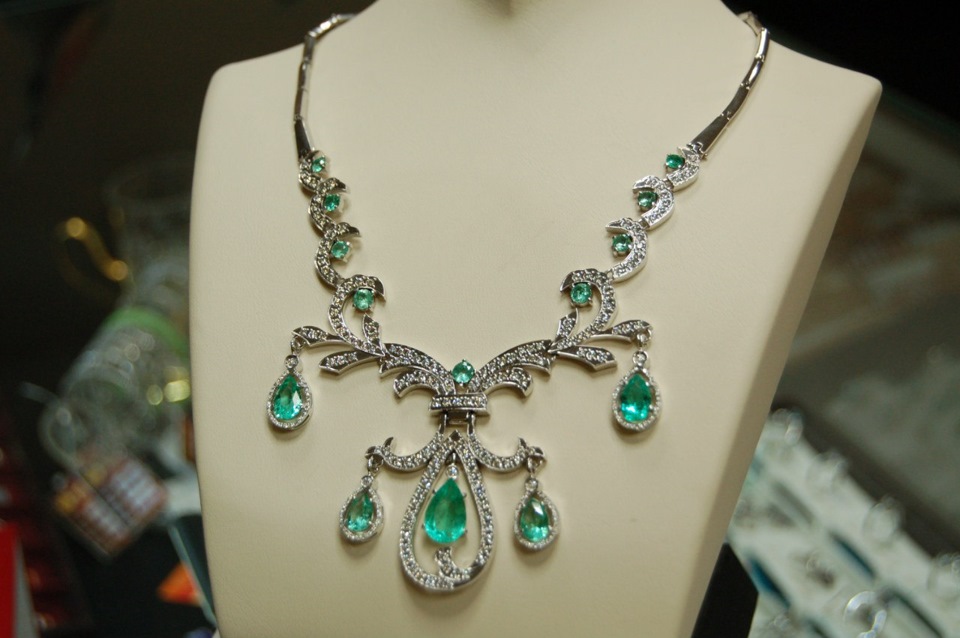 Jwl ювелирные украшения. Jwl ювелирные украшения. Jwl ювелирные украшения. эксклюзивные ювелирные украшения с драгоценными камнями. изящные ювелирные украшения.