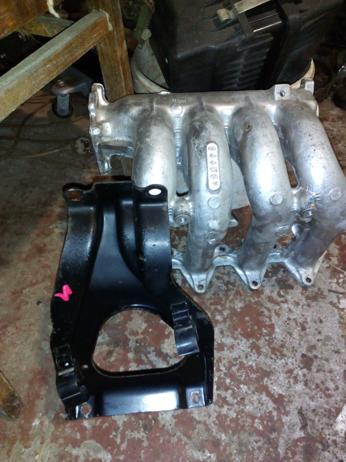 Прокладка впускного коллектора митсубиси мираж 1994. Впускной коллектор пежо 308 ep6. Крышка гбц ваз 2112 16 клапанов. Впускной коллектор ваз 2112 124 мотор. С артикул.