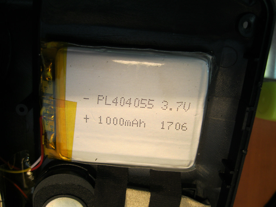 штатная батарея, мне кажется она маленькая для этого прибора — Renault Kaptur (2016)