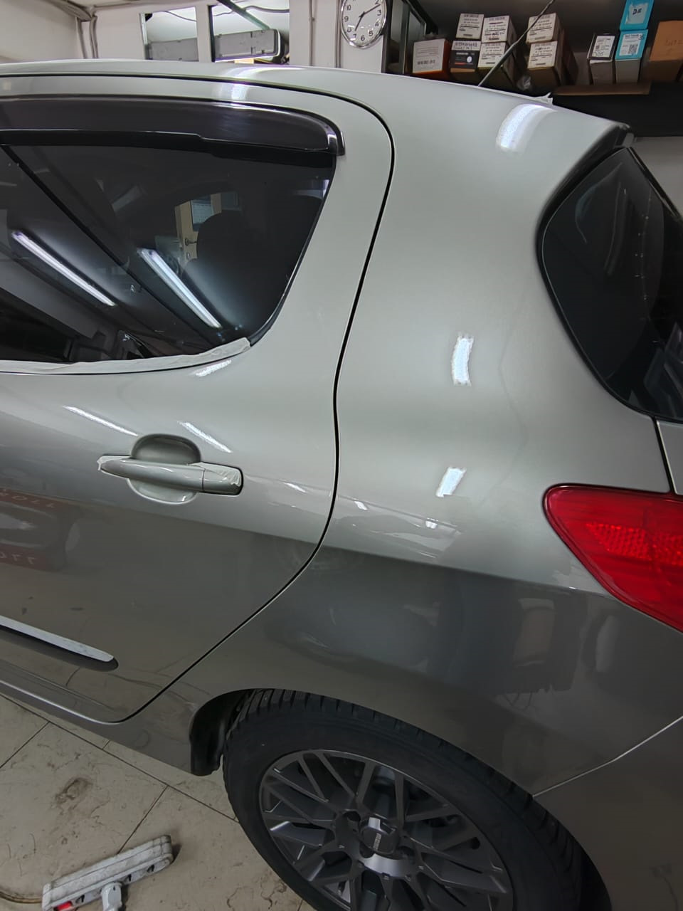 Обновил "Жидкое Стекло Willson" и заменил задний дворник — Peugeot 308 ...