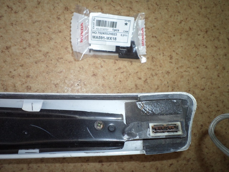 Как крепить спойлер? помогите — Honda HR-V (1G), 1,6 л, 2001 года ...