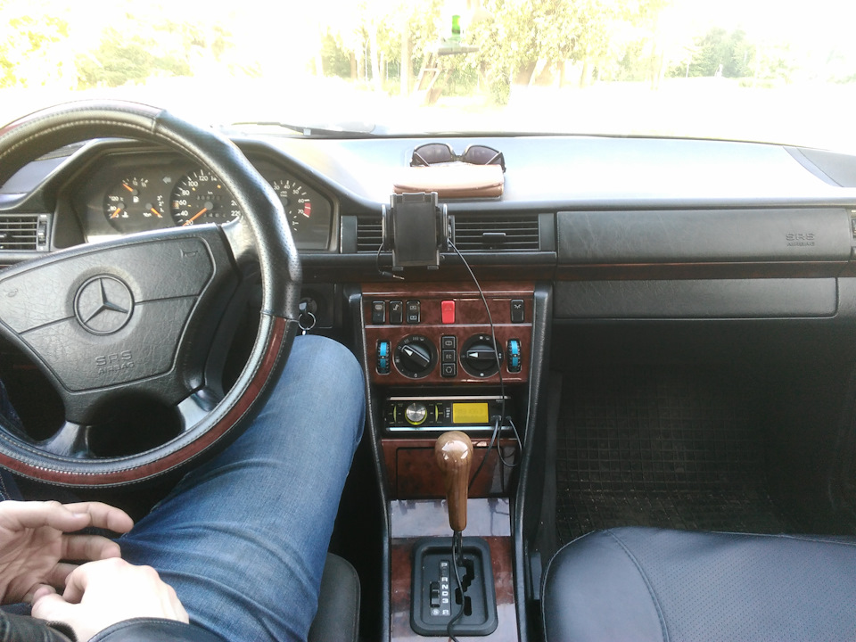 Подсветка торпеды, фото - Mercedes-Benz E-class (W210), 2,6 л, 1999 года аксессу