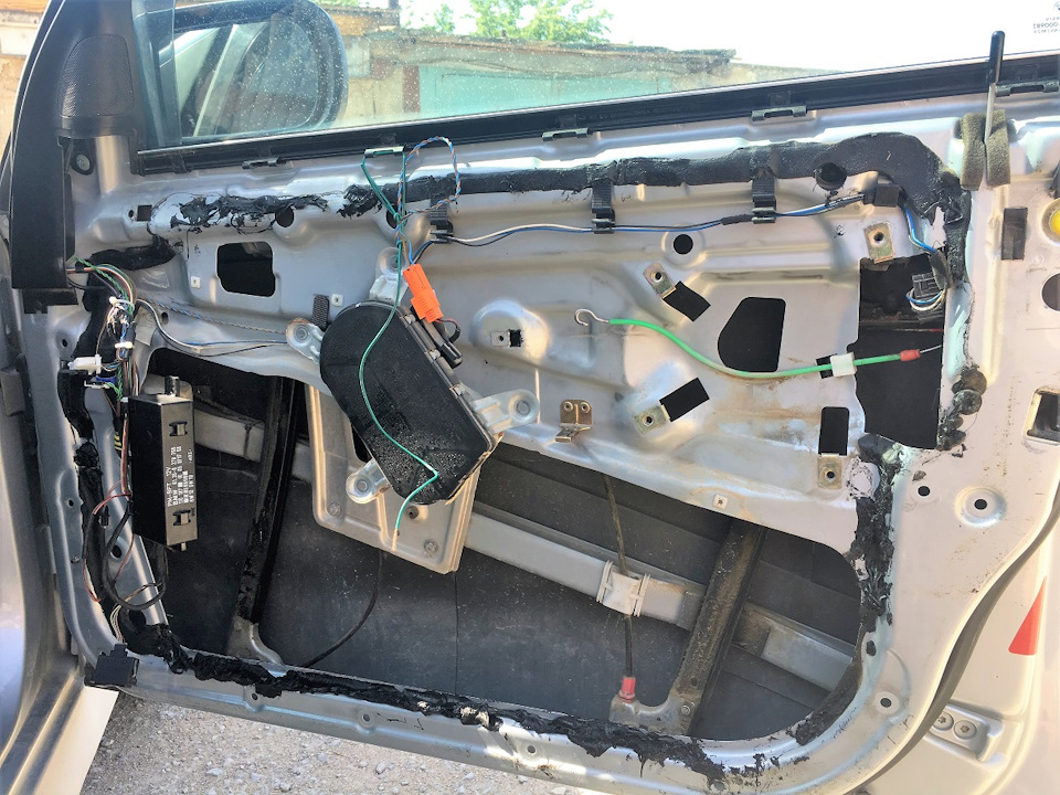 водительская дверь bmw e39. двери бмв 39. замок двери бмв е39. дверь бмв е39.