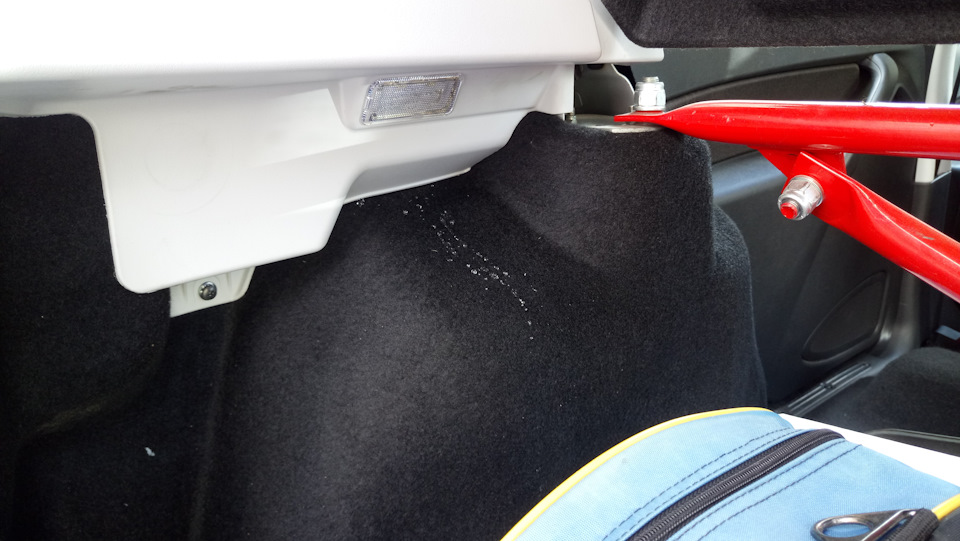 [Решено] Вода в салоне (не под пассажирским ковриком) — Lada Калина 2 ...