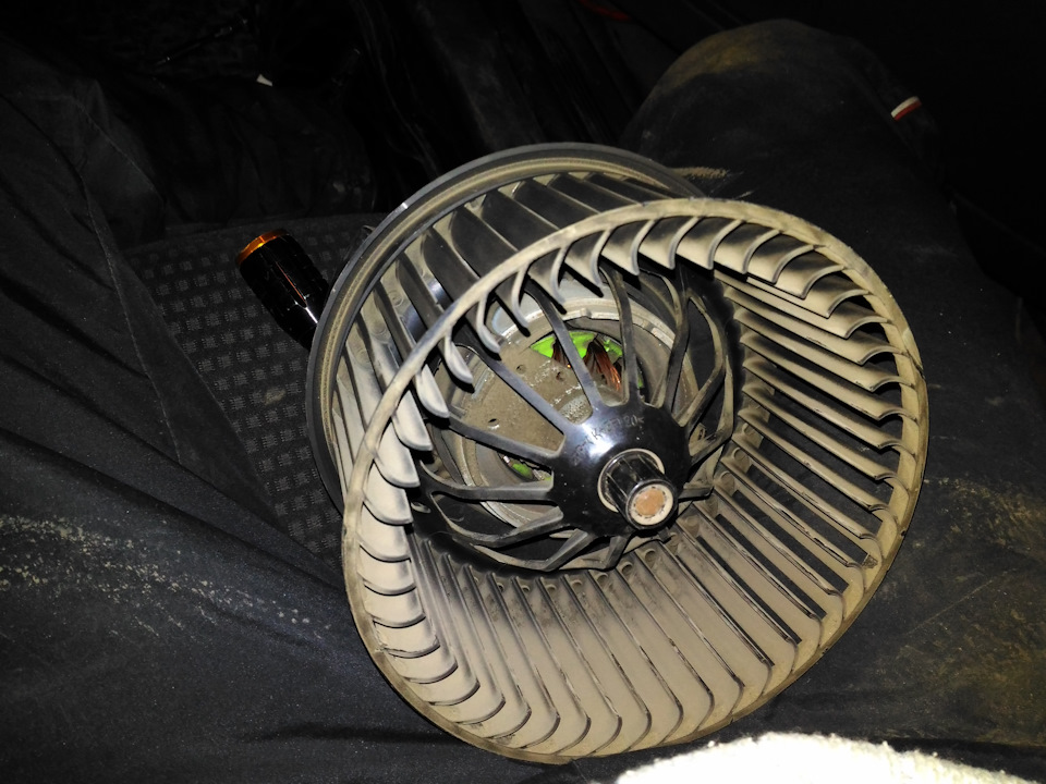 Форд фокус 2 не работает вентилятор печки