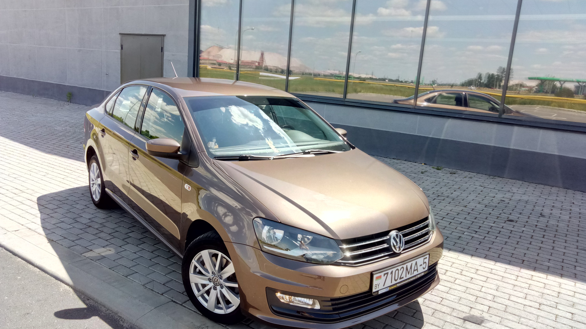 Volkswagen Polo sedan коричневый