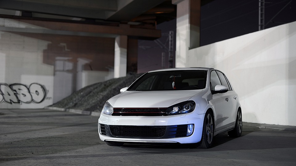 Volkswagen Golf 6 GTI капот