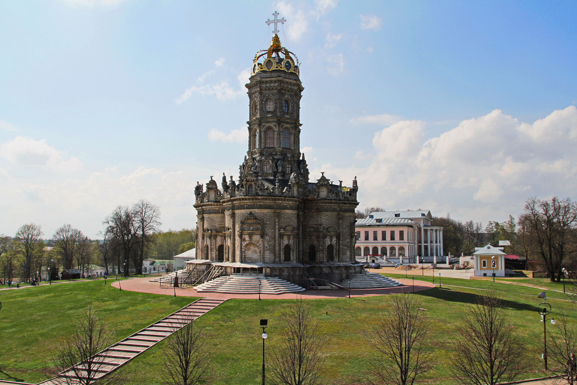 Усадьба Дубровицы. Дубровицы Церковь знамения Пресвятой Богородицы. Дубровицы Церковь врата. Усадьба Дубровицы фотосессия.