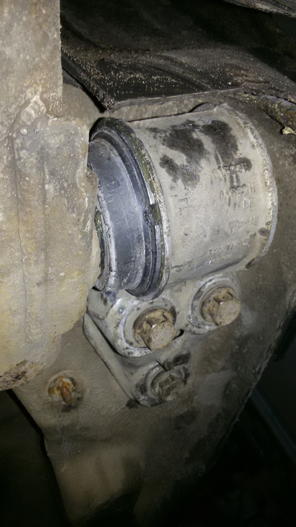 Замена сайлентблока задней балки — Skoda Superb Mk1, 1,9 л, 2003 года ...