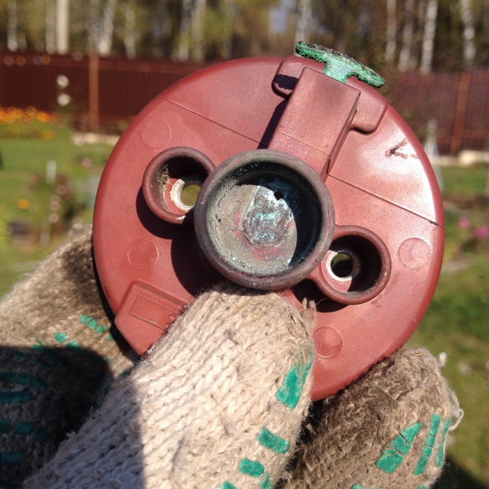 Замена крышки трамблера, прокладка и бегунок + свечи как по книжке ...