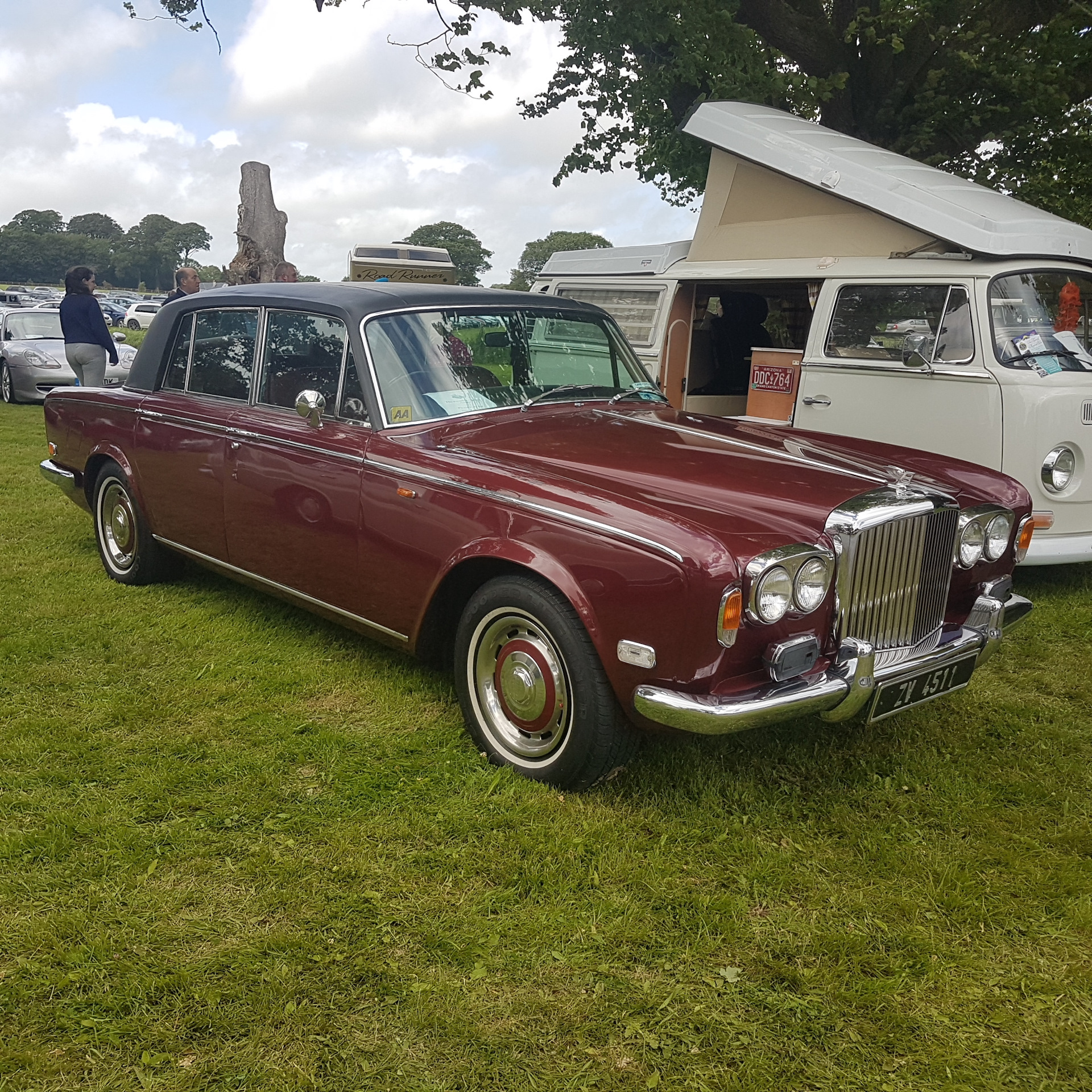 Royce silver spirit. Роллс Ройс Сильвер спирит. Роллс Ройс Сильвер спирит 2. 1981 Rolls Royce Silver Spirit. Rolls Royce Silver Spirit 1996.