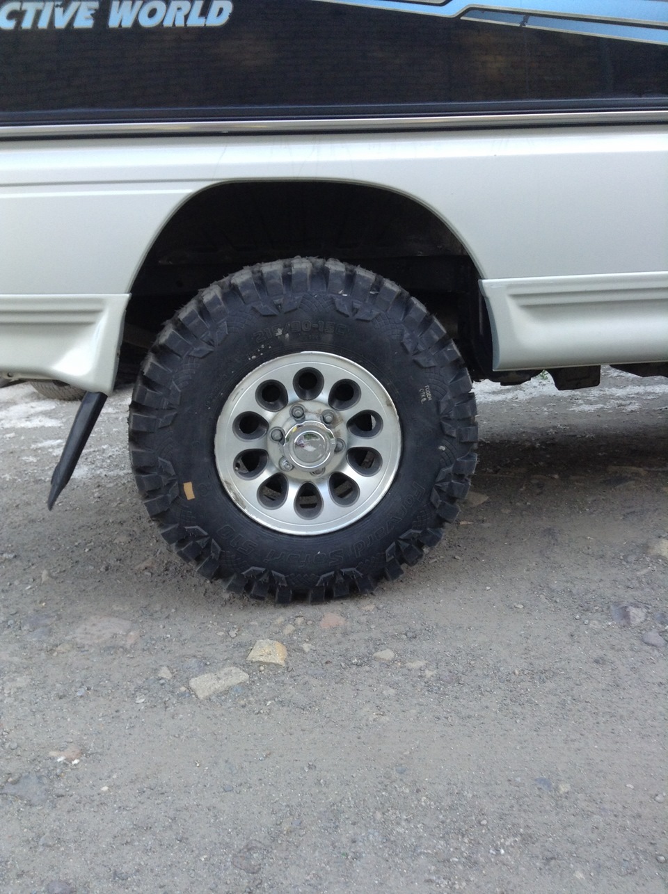 Резина на делику. Резина 205 80 15 на делику. Резина на делику. Делика кирпич p25w. Колесо mitsubishi delica.