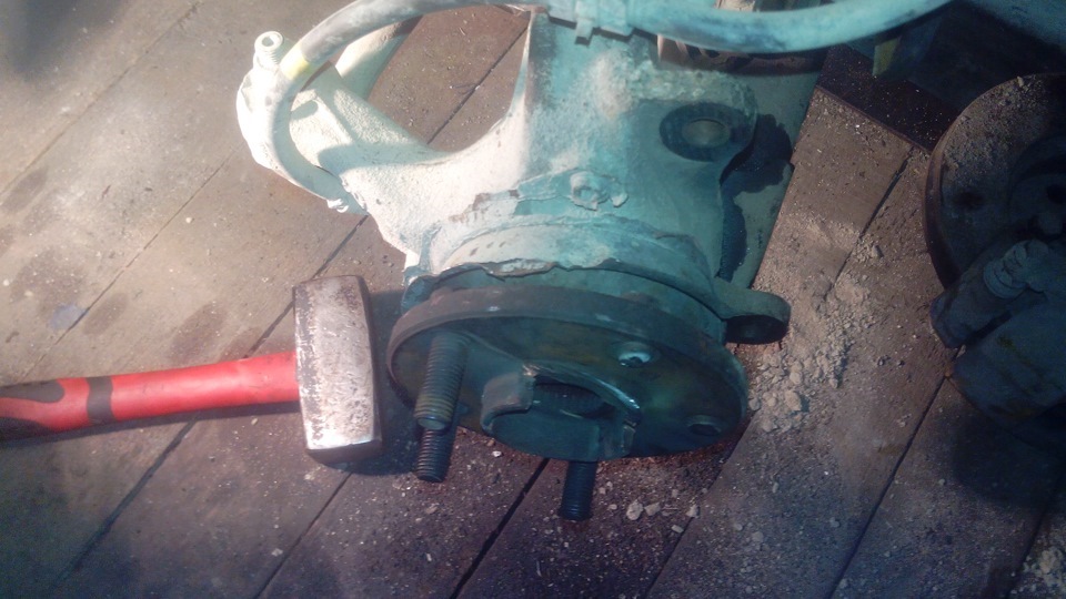 Как правильно снимать ступичную гайку — Toyota Carina E, 1,6 л, 1993 ...