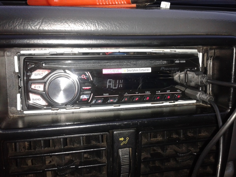 Pioneer DEH-1600UBG и подрулевой пульт — Renault 19, 1,7 л, 1990 года ...