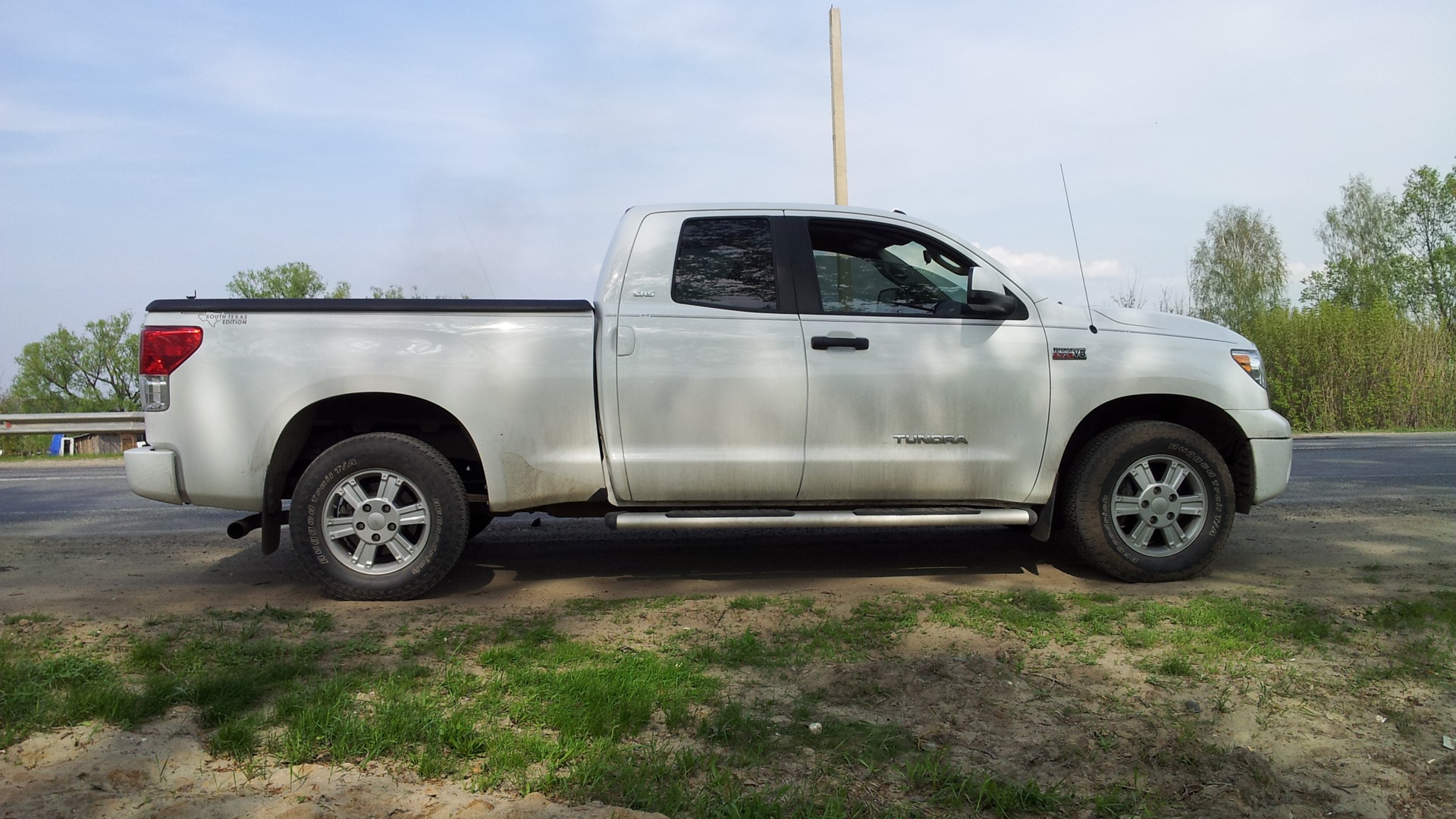 Toyota Tundra пикап с крышей