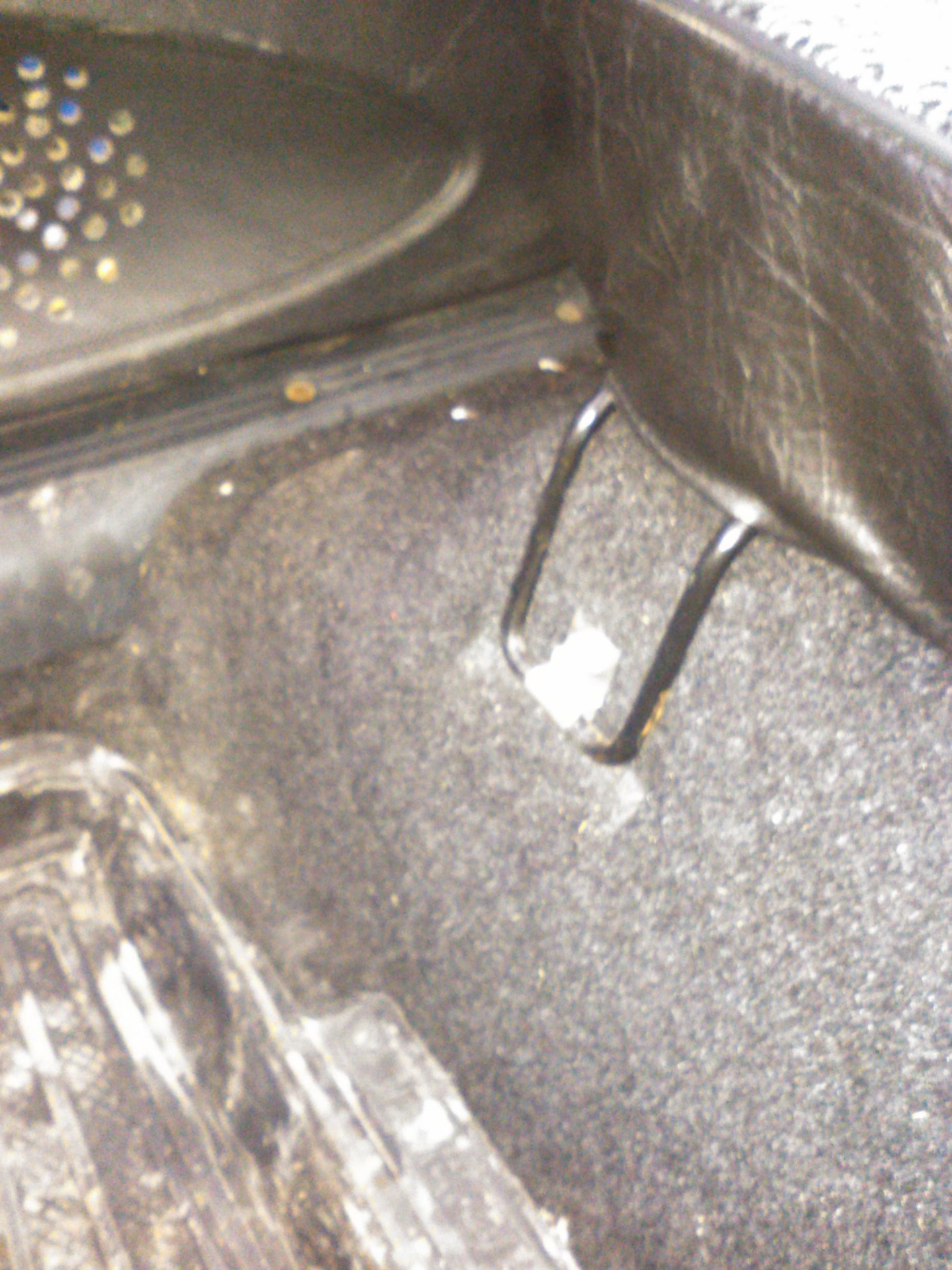 Ремонт крепления заднего сидения — Lada Гранта, 1,6 л, 2012 года ...