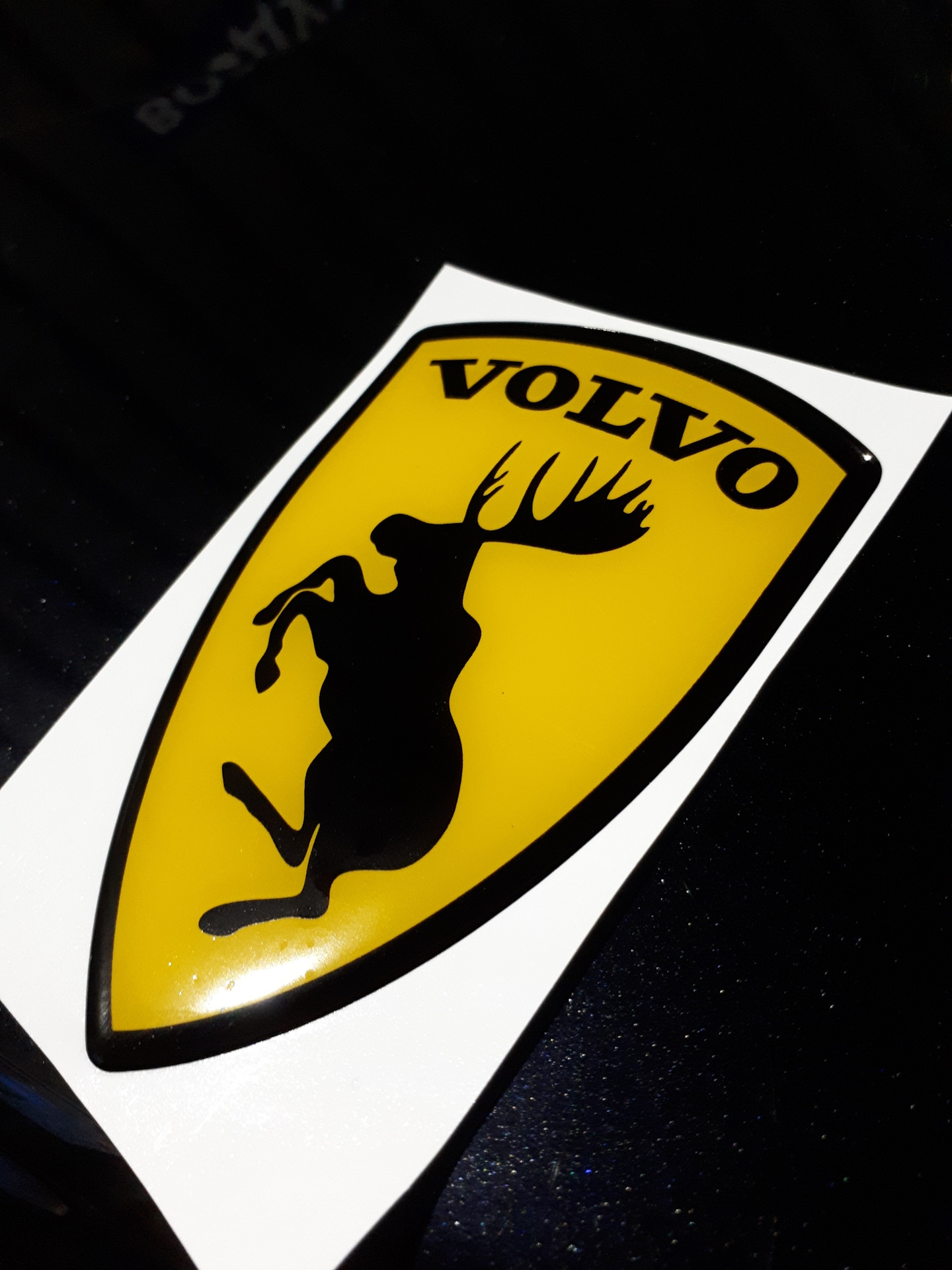 карбоновый накладки s4 b6. карбоновые накладки в салон рав 4. наклейка на торпеду. декоративные наклейки на автомобиль. наклейки бмв.