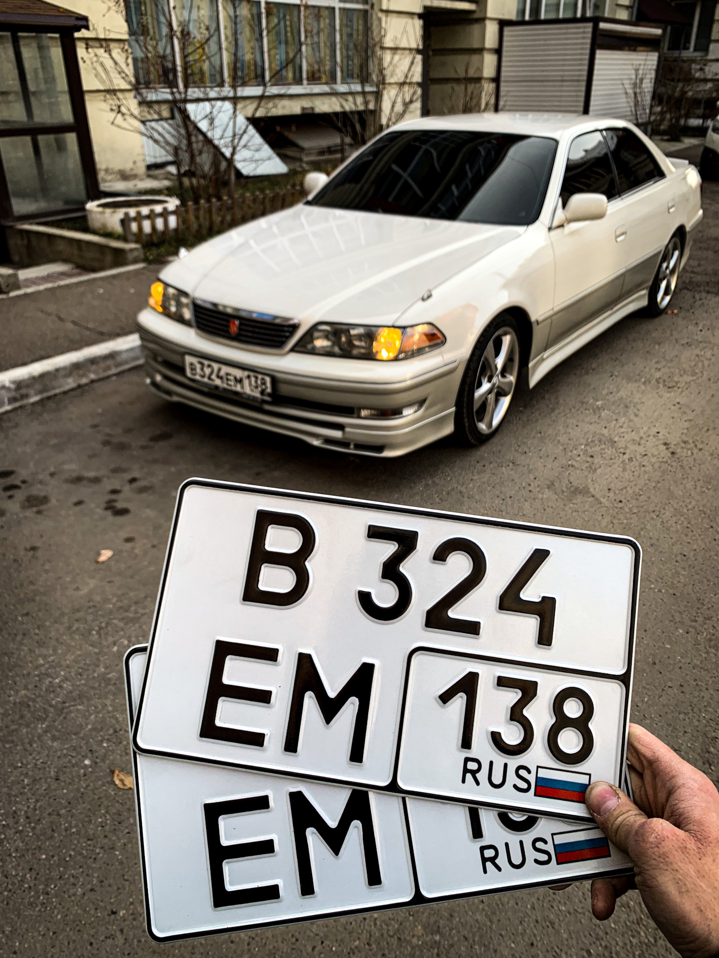 Перед номером. Mark 2 100 квадратный номер. Квадратные номера на Марк 2. Toyota Mark 2 квадратные номера. Марк 2 110 квадратные номера.