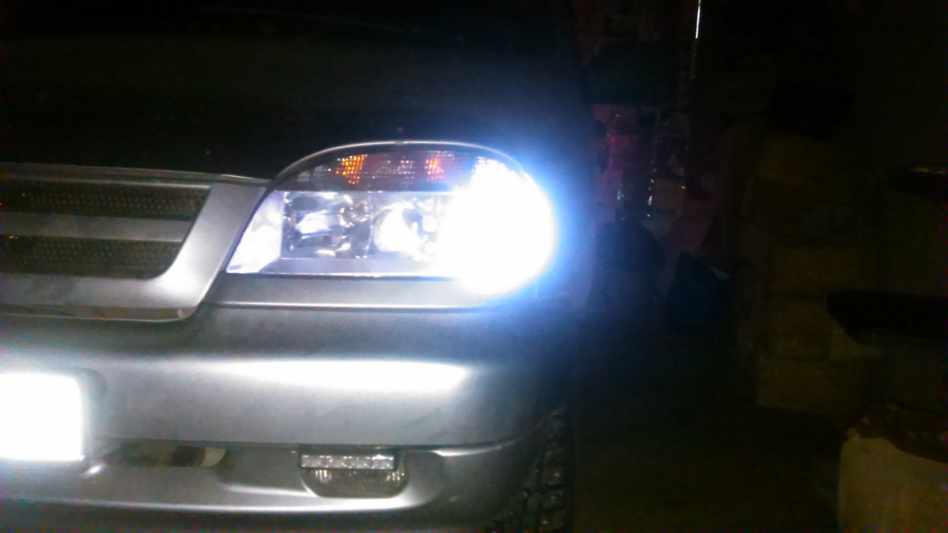 LED лампочки в габариты — Chevrolet Niva, 1,7 л, 2006 года ...