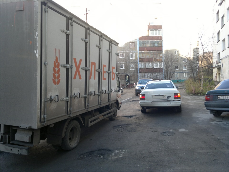 Хлебовозка попала в дтп