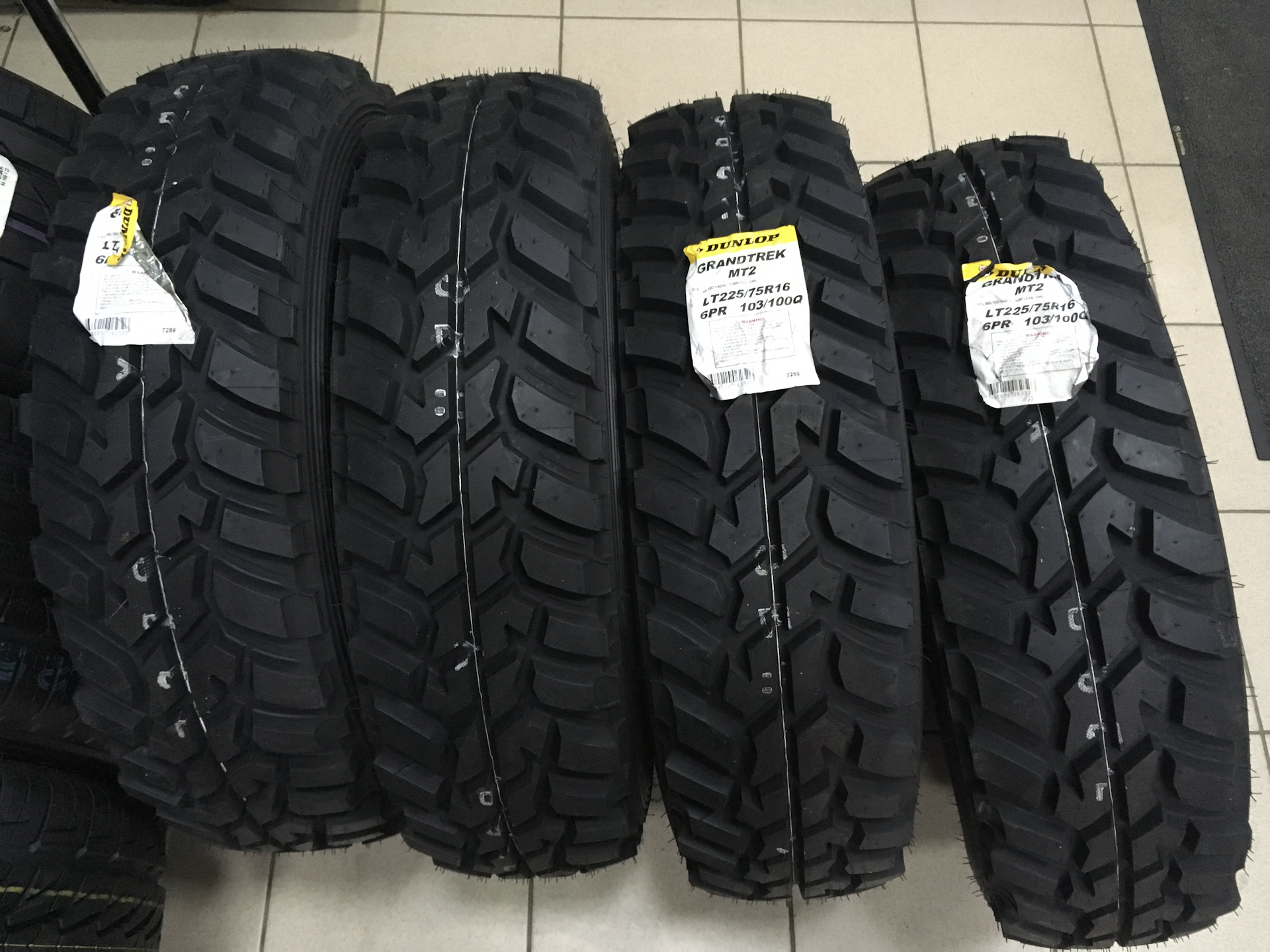 Купить шины grandtrek. Dunlop Grandtrek mt2 225/75 r16. Данлоп МТ 225/75/16. Dunlop Grandtrek mt2. Dunlop Grandtrek mt2 r16 245/75 108/104q.