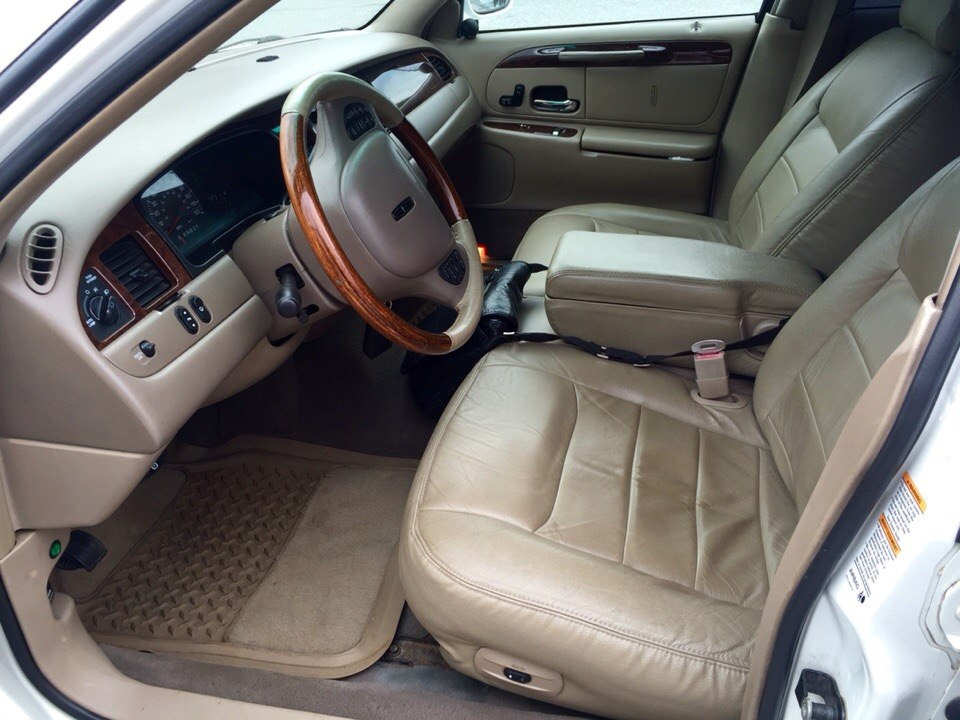 Фото в бортжурнале Lincoln Town Car III