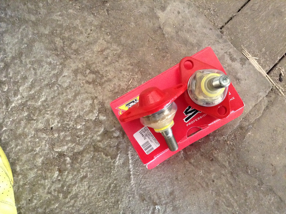 Так симпатичнее)) гайки, проставки, шпильки и шаровые. — Lada Калина ...