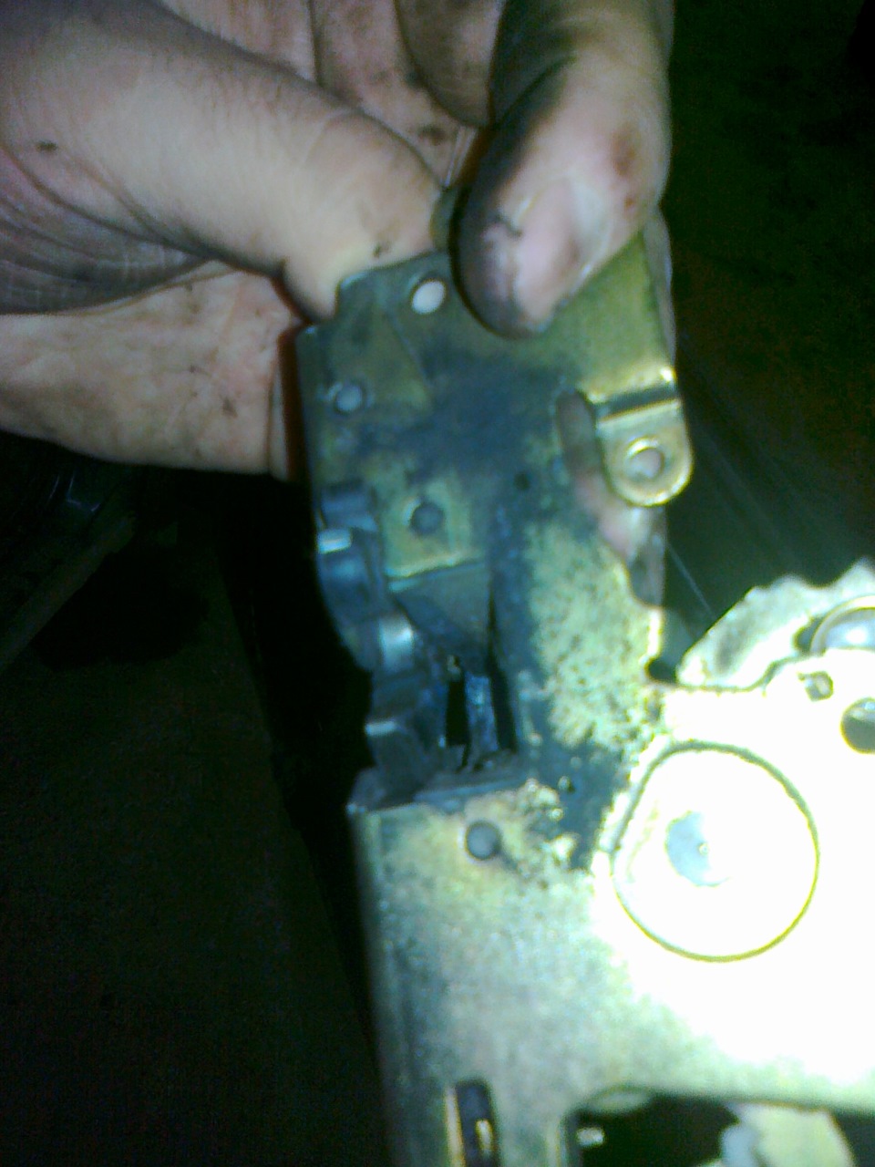 Замена соленоида правой передней двери — Mercedes-Benz V-Class (W638 ...