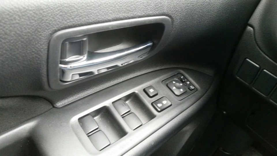Отключение складывания зеркал. Подрулевые лепестки Mitsubishi Outlander 3. Митсубиси Аутлендер кнопка зеркал. Кнопка складывания зеркал Митсубиси Аутлендер XL 2008. Разъем зеркала Mitsubishi Outlander drive2.