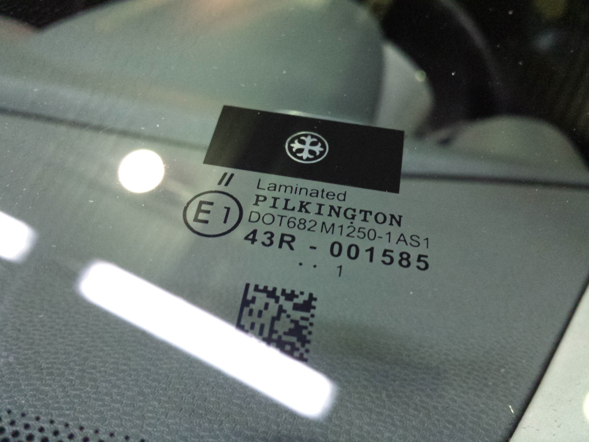 43 r i. Pilkington лобовое стекло 43r 001585. Стекло лобовое Pilkington 43r-001588. Pilkington 43r-001585. Лобовое стекло Pilkington 43r-001585 as1- m1250-dot682.