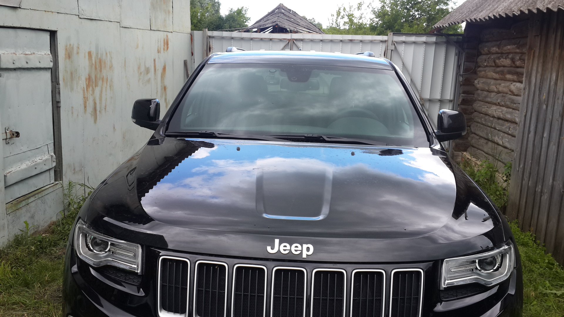 Лобовое стекло jeep cherokee. Лобовое стекло Jeep Grand Cherokee wk2. Лобовое стекло джип Гранд Чероки wk2. Гранд Чероки wk2 жабо на лобовом. Лобовое стекло на Grand Cherokee 2021.