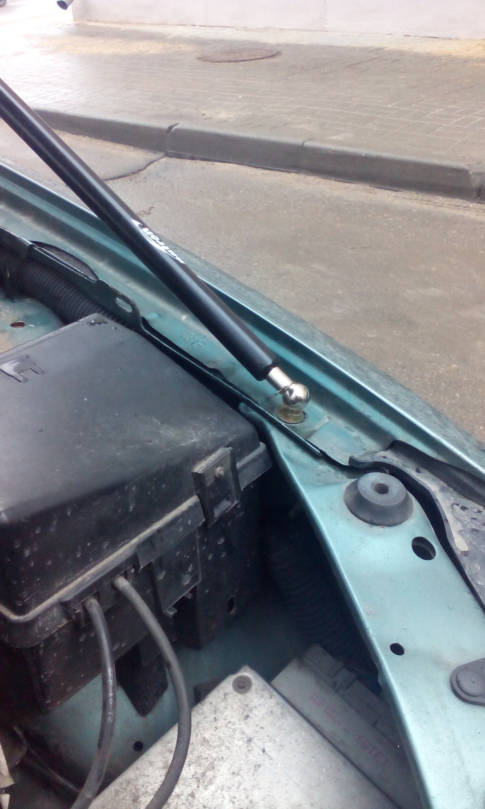 Амортизатор капота Пежо 206 — Peugeot 206, 1,4 л, 2000 года | тюнинг ...