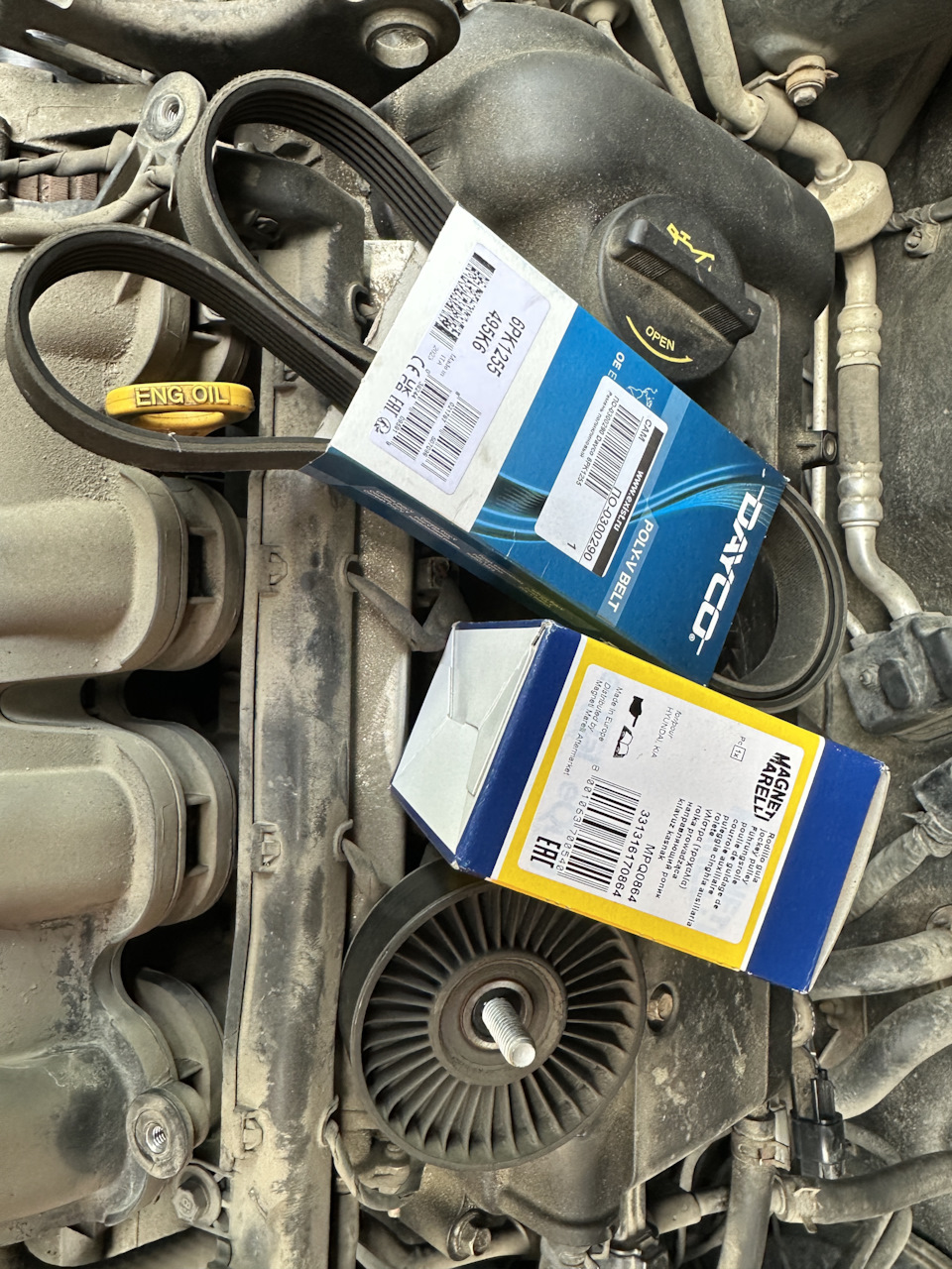 Замена приводного ремня, опорного ролика и тормозной жидкости — KIA ...