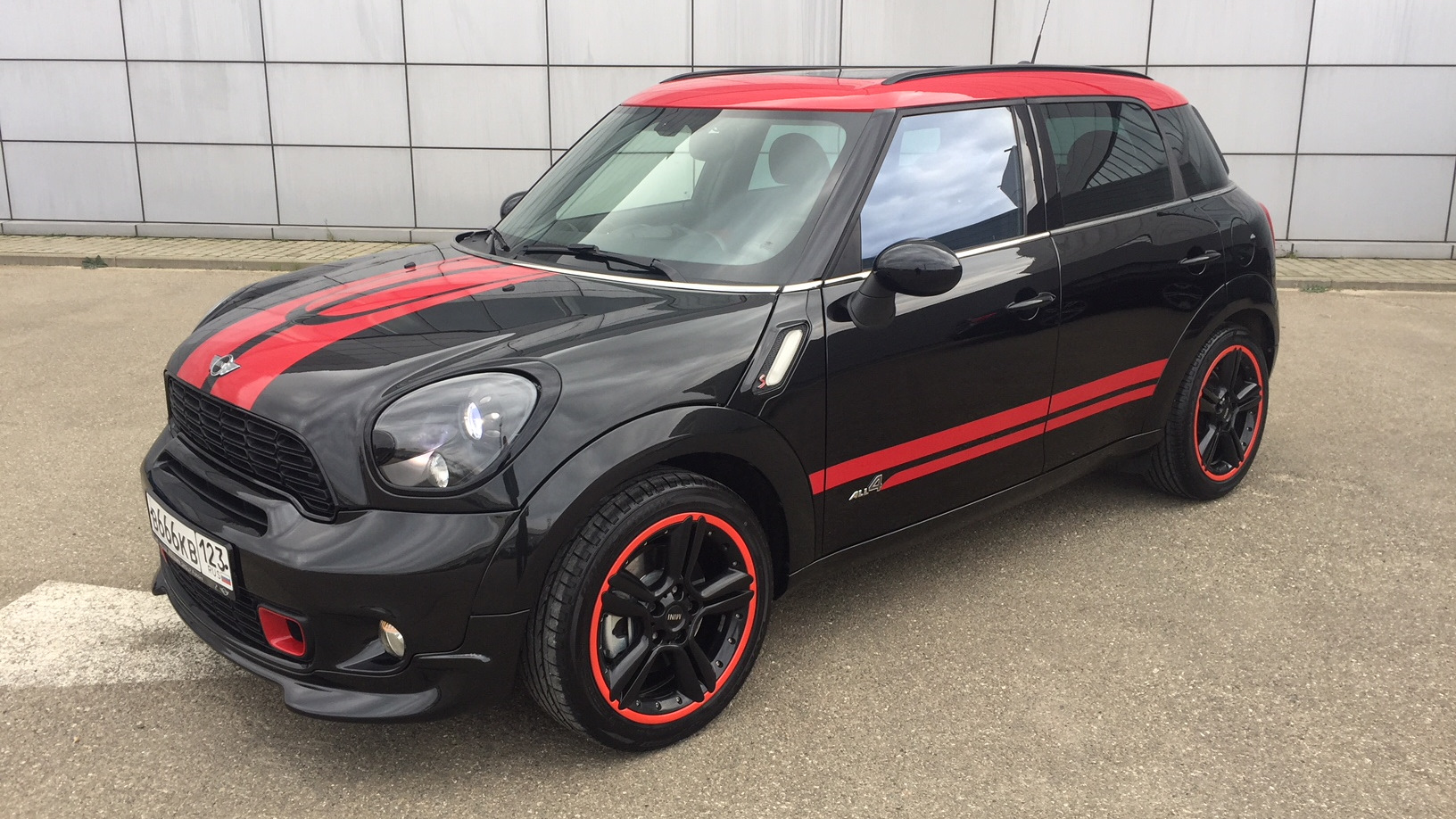 MINI Countryman (1G) 1.6 бензиновый 2012 | Black & Red/S на DRIVE2