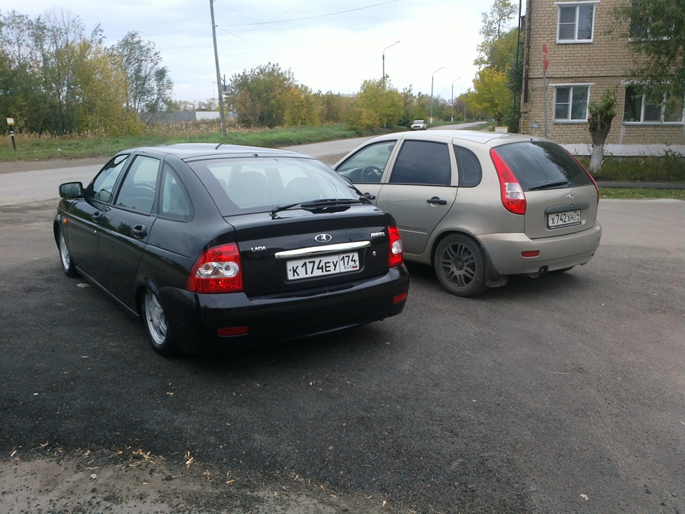 Вроде 3. Приора хэтчбек номер. Оперская Приора хэтчбек с номером к985ат142. Почему выходят пластмаски номера на приоре хэтчбек.