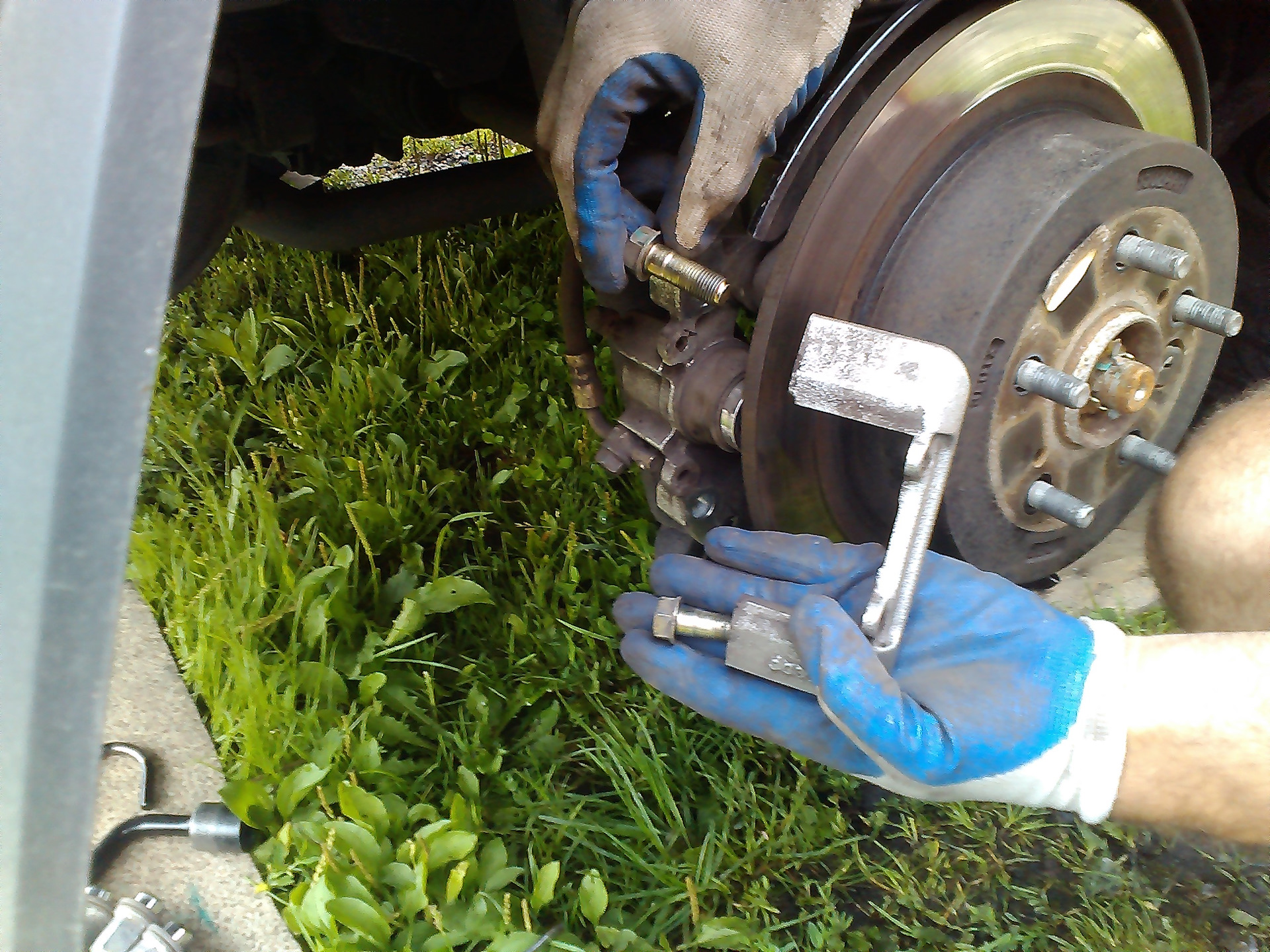 Скобы колодок чери тигго 4. Замена задних тормозных колодок на чери тигго 3. Замена тормозных колодок тигго. Провода колодок чери фора. Задние колодки чери тигго т11.