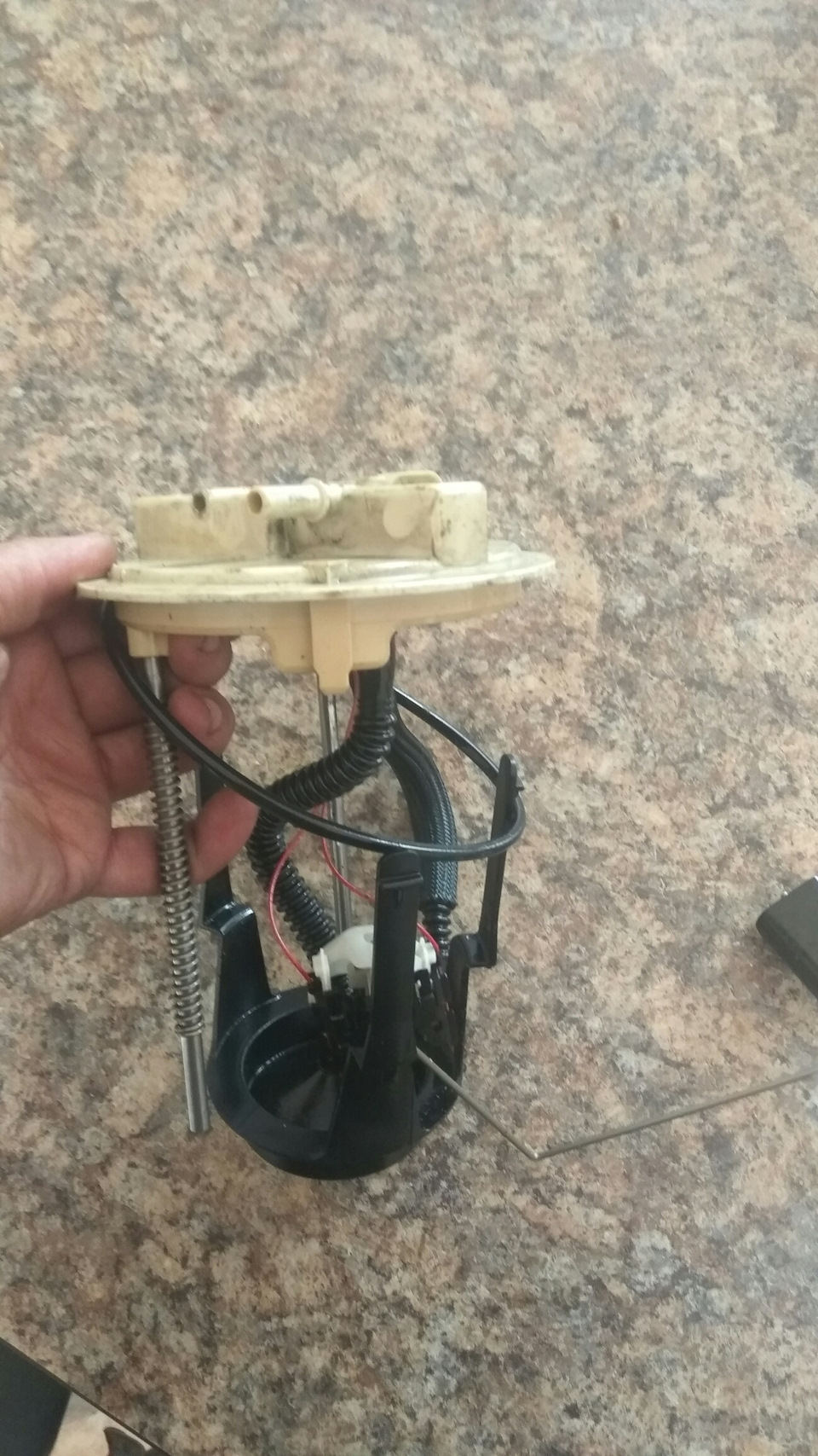 Куплю колбу топливозаборника — Renault Laguna II, 1,9 л, 2003 года ...