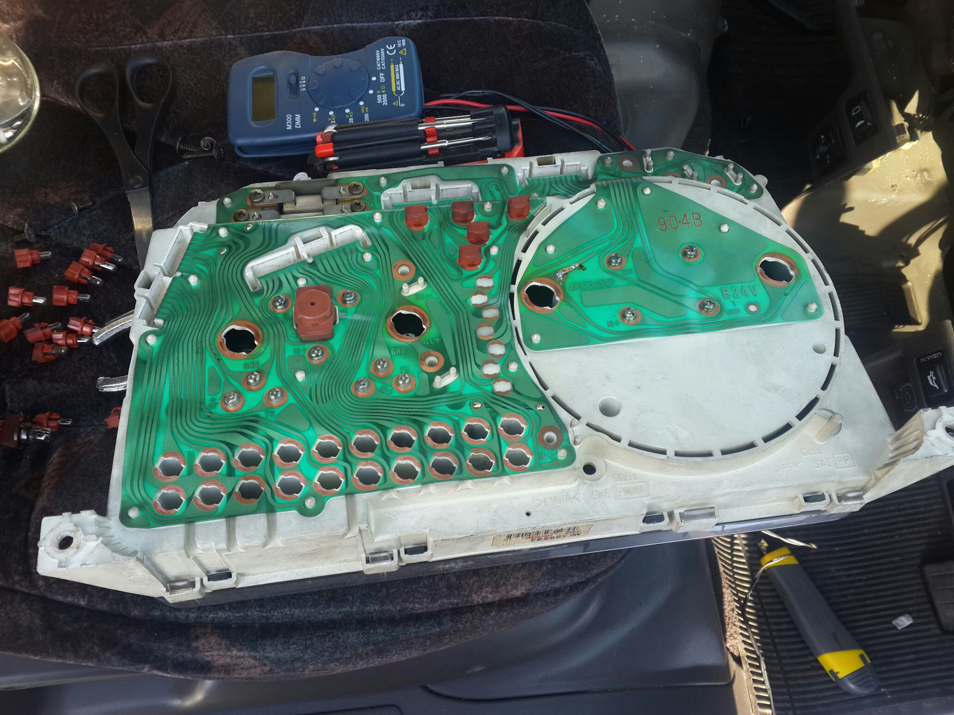 Signal не работает. Сигнал форд фокус 3. Signal не работает. Калина 2 хэтчбек реле сигнала. Предохранитель сигнала лада веста.