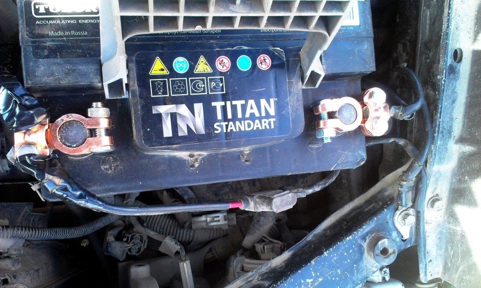 23: Замена клемм аккумулятора и небольшая чистка под капотом) — Toyota ...