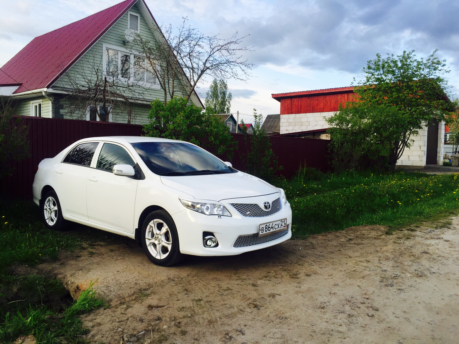 Toyota corolla белая. Тойота Королла белая.